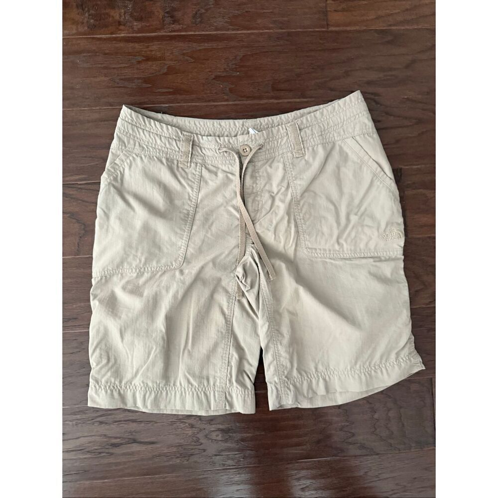 The North Face Women’s Adjustable Length Tan Adventure Shorts size 12